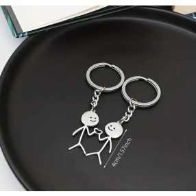 Szívet tartó kulcstartó -Valentin napra